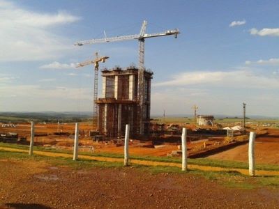 Aluguel de grua para construção civil